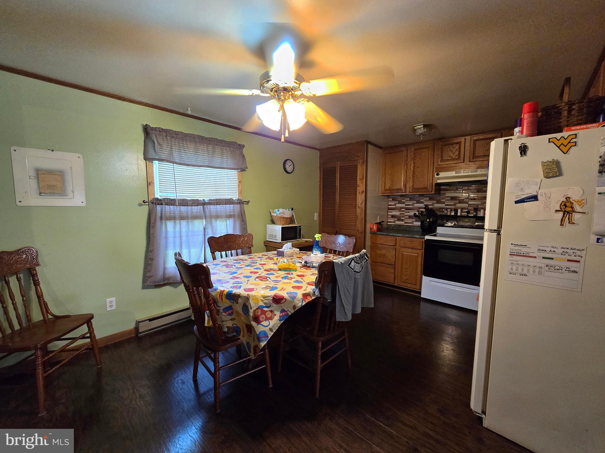 6231 Valley Road Berkeley Springs, WV 25411 - Photo 3 of 34 Kitchen/dining area