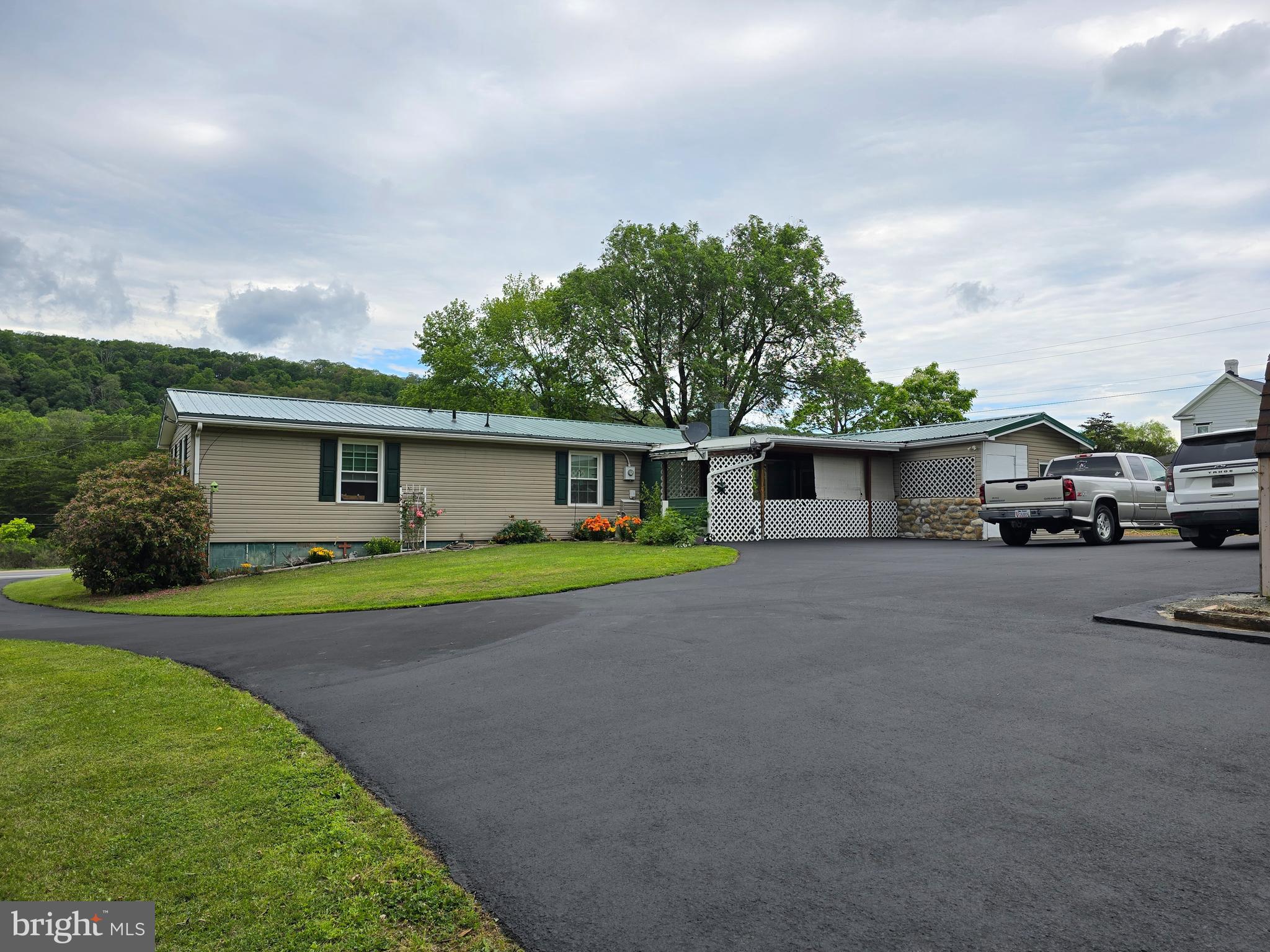 6231 Valley Road Berkeley Springs, WV 25411 - Photo 33 of 34 Plenty of parking in this driveway
