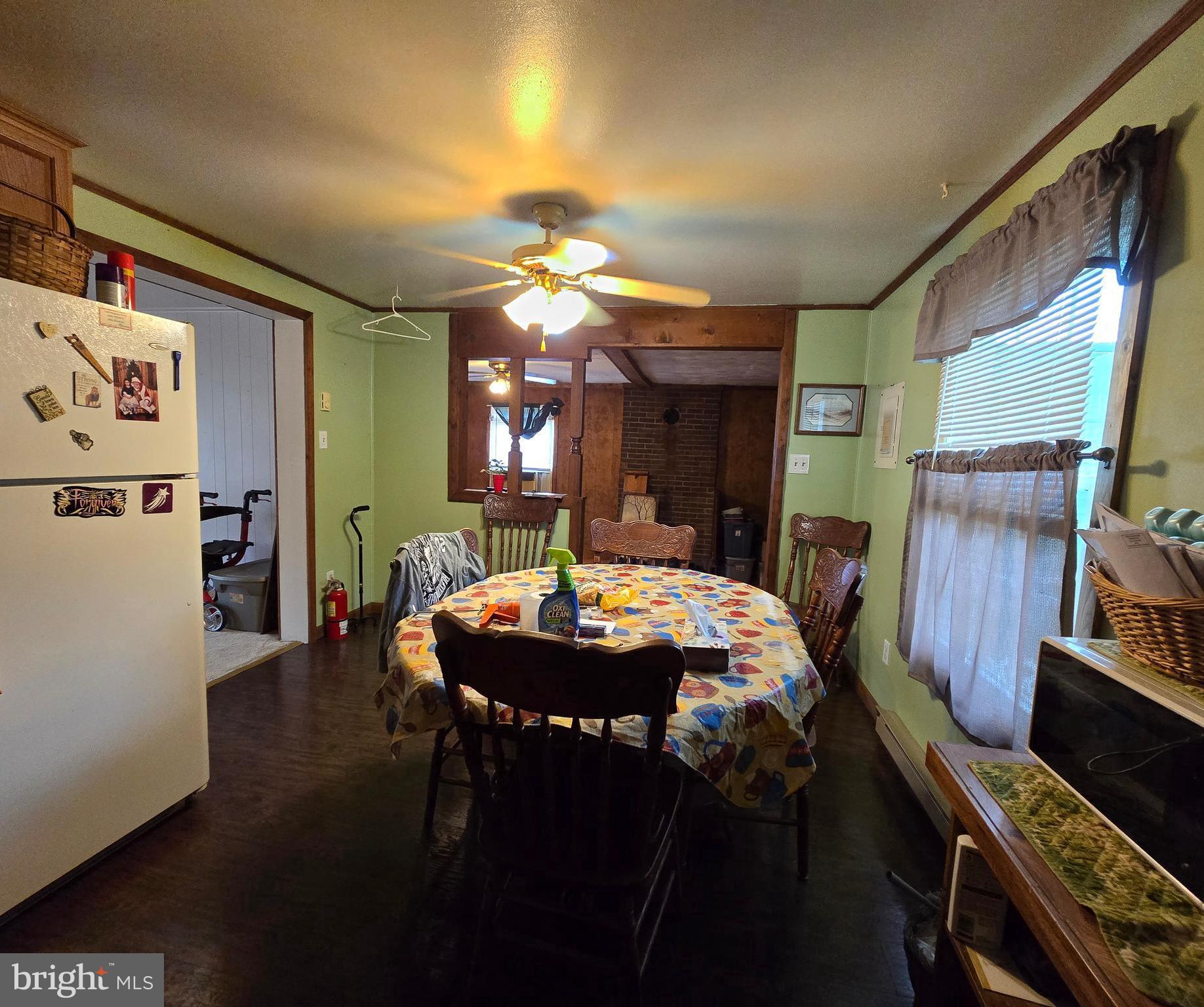 6231 Valley Road Berkeley Springs, WV 25411 - Photo 4 of 34 Dining area