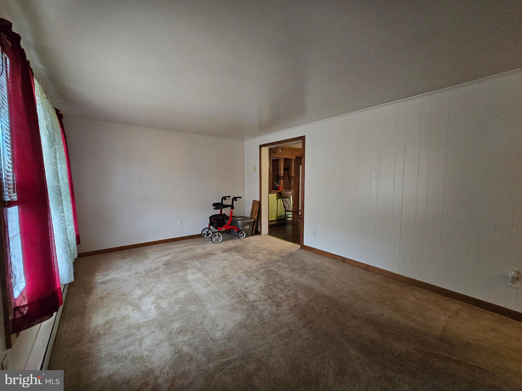 6231 Valley Road Berkeley Springs, WV 25411 - Photo 7 of 34 Living room