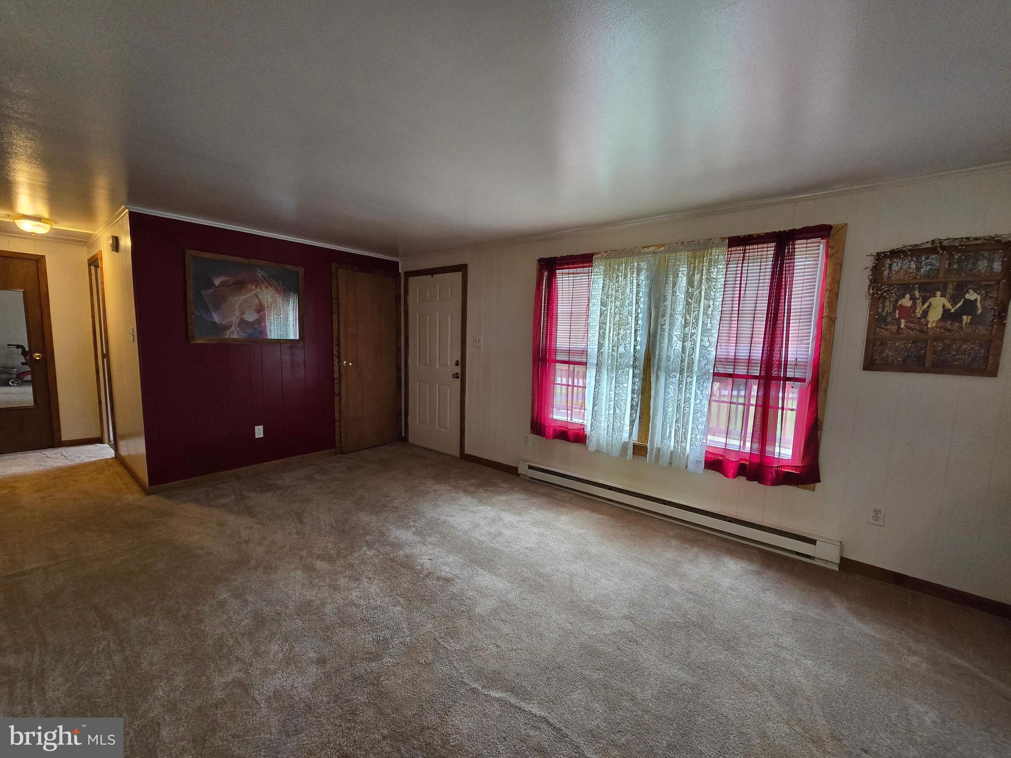 6231 Valley Road Berkeley Springs, WV 25411 - Photo 8 of 34 Living room