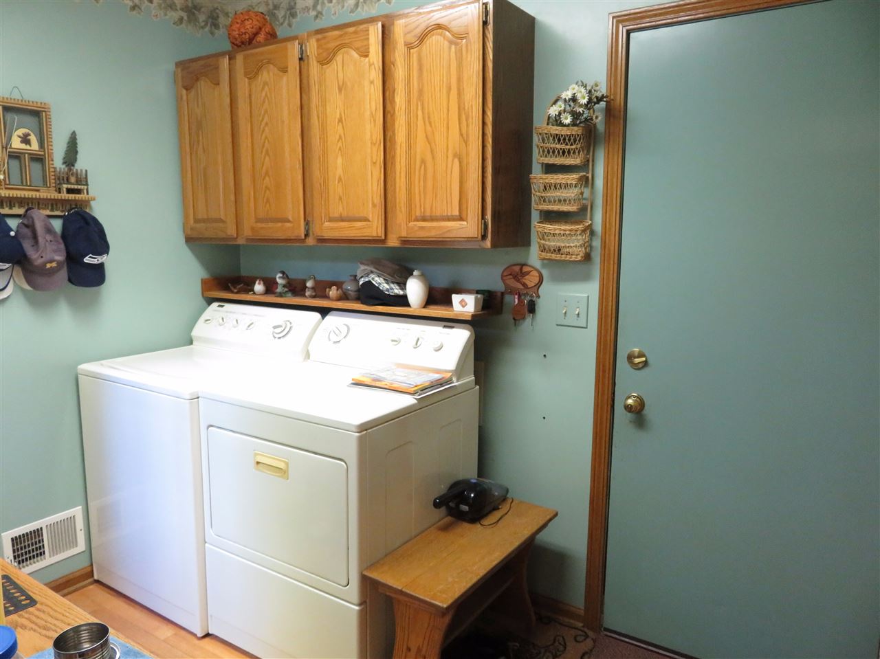 11774 Beardslee Road Perry, MI 48872 - Photo 25 of 46 31322096-24.JPG