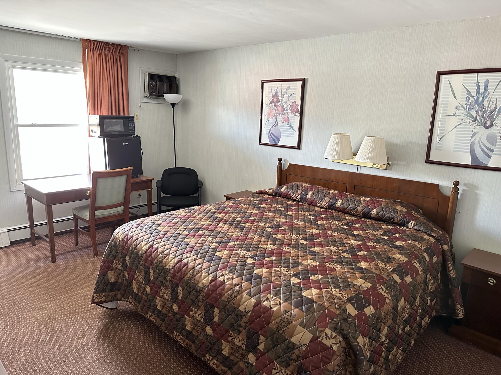 973 Central Street Millinocket, ME 04462 - Photo 11 of 17 Guest Room