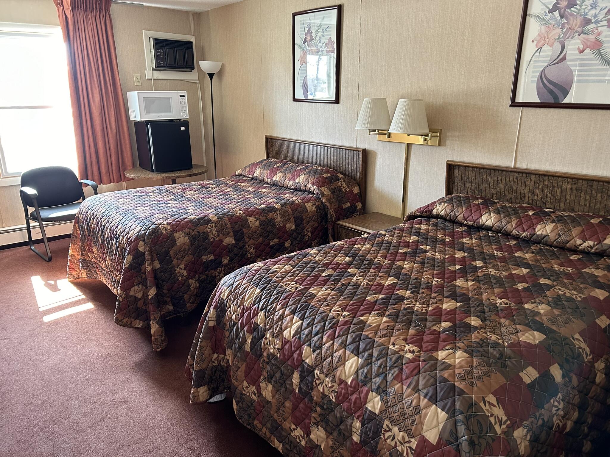 973 Central Street Millinocket, ME 04462 - Photo 9 of 17 Double Guest Room