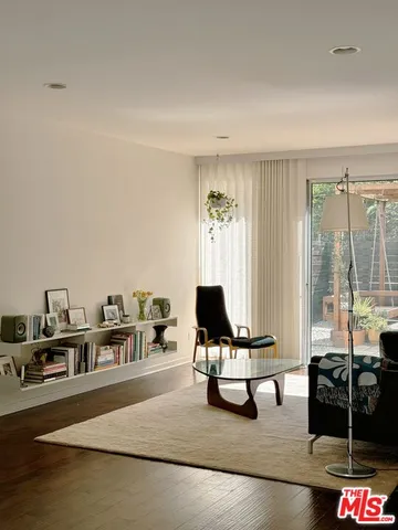 $5,900 | 2528 North Via Artis Avenue, Los Angeles, CA 90039