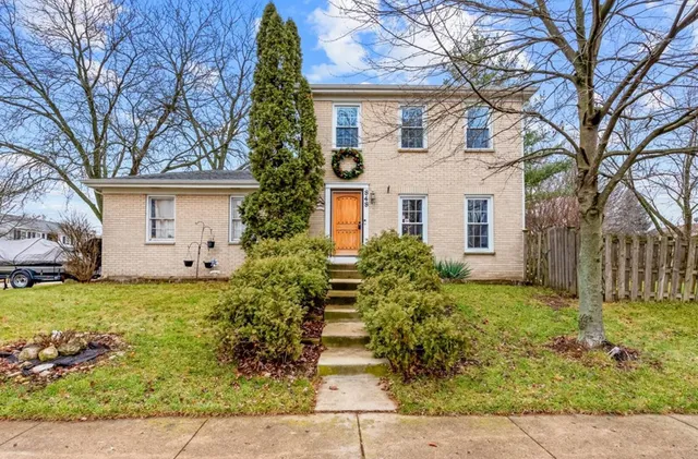 $374,999 | 848 Birchbark Trail, Carol Stream, IL 60188