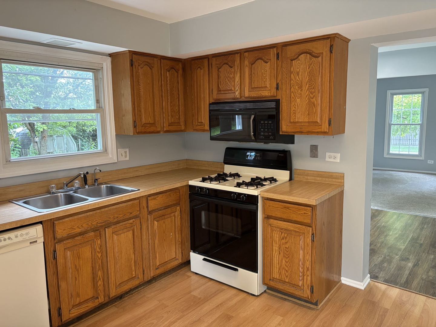 848 Birchbark Trail Carol Stream, IL 60188 - Photo 6 of 13 a kitchen with stainless steel appliances granite countertop a sink stove and microwave