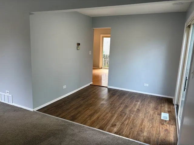 $374,999 | 848 Birchbark Trail, Carol Stream, IL 60188