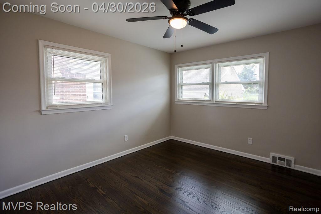 16133 Bell Avenue Eastpointe, MI 48021 - Photo 8 of 18