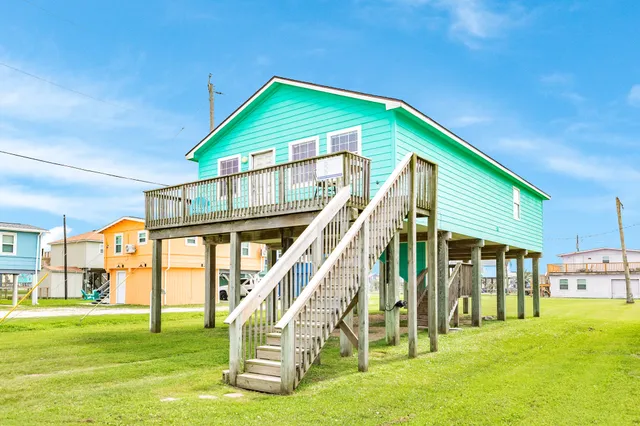 $285,000 | 337 Thunder Road, Surfside Beach, TX 77541