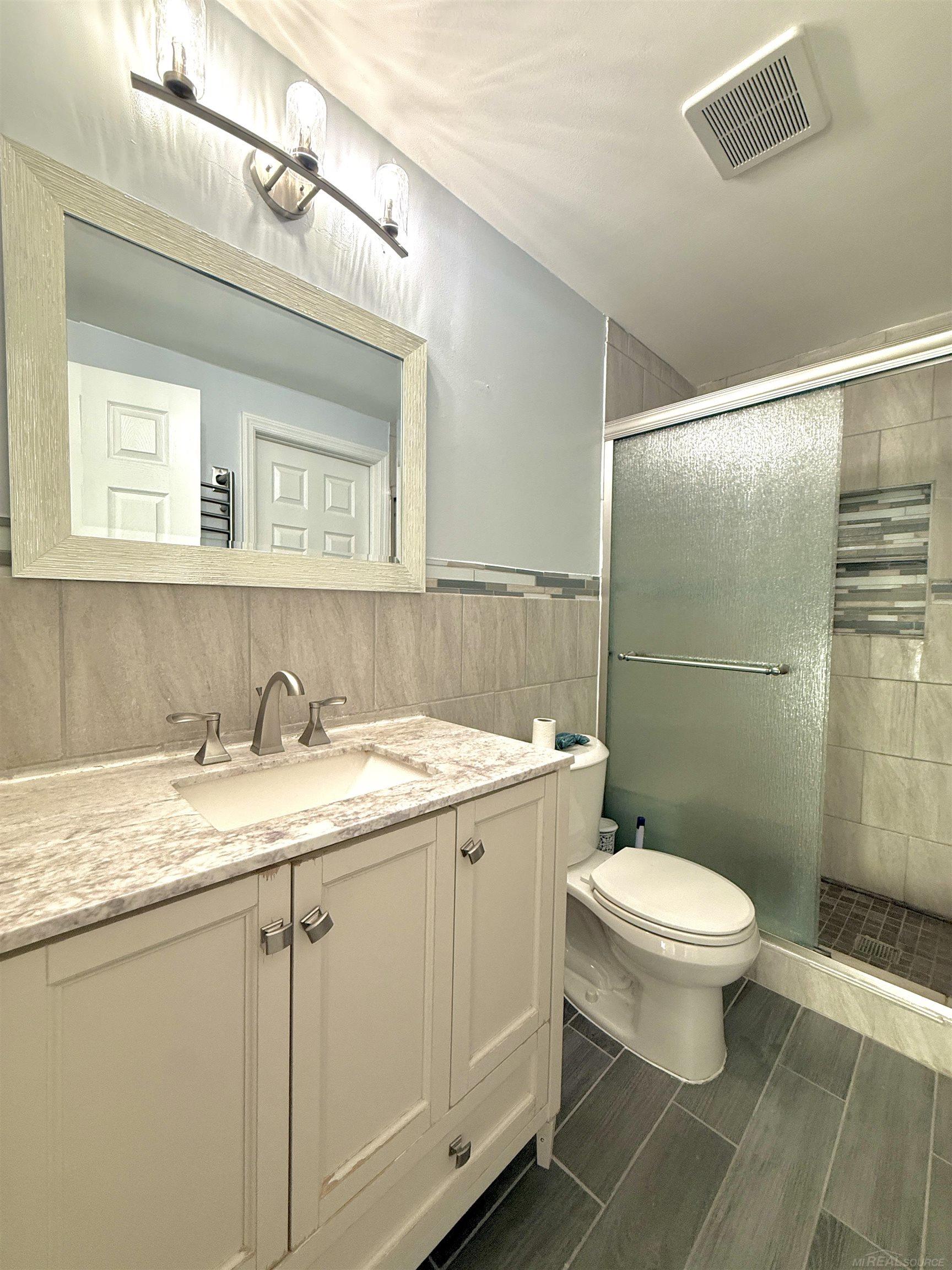 8401 18 18 Mile Road Sterling Heights, MI 48313 - Photo 15 of 41 50212935-188daeb2-85ac-48f0-9df4-16aacff0ec61.JPG