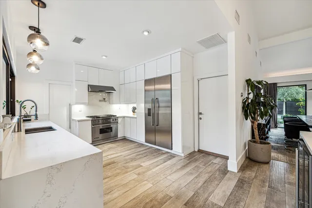 $1,950,000 | 5406 Woodway Drive, Houston, TX 77056