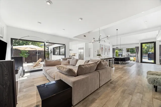 $1,950,000 | 5406 Woodway Drive, Houston, TX 77056