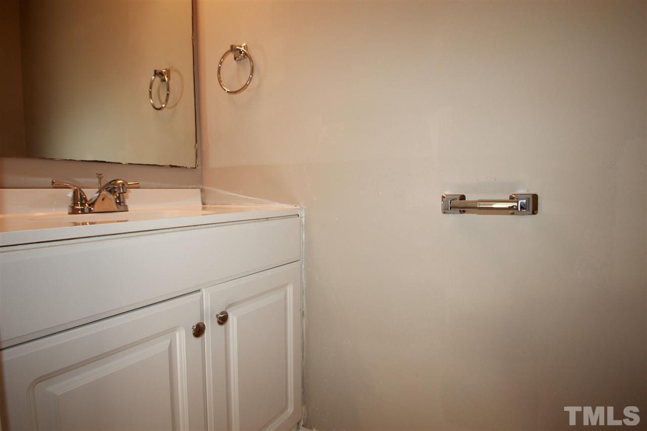 7242 Shellburne Drive Raleigh, NC 27612 - Photo 5 of 9