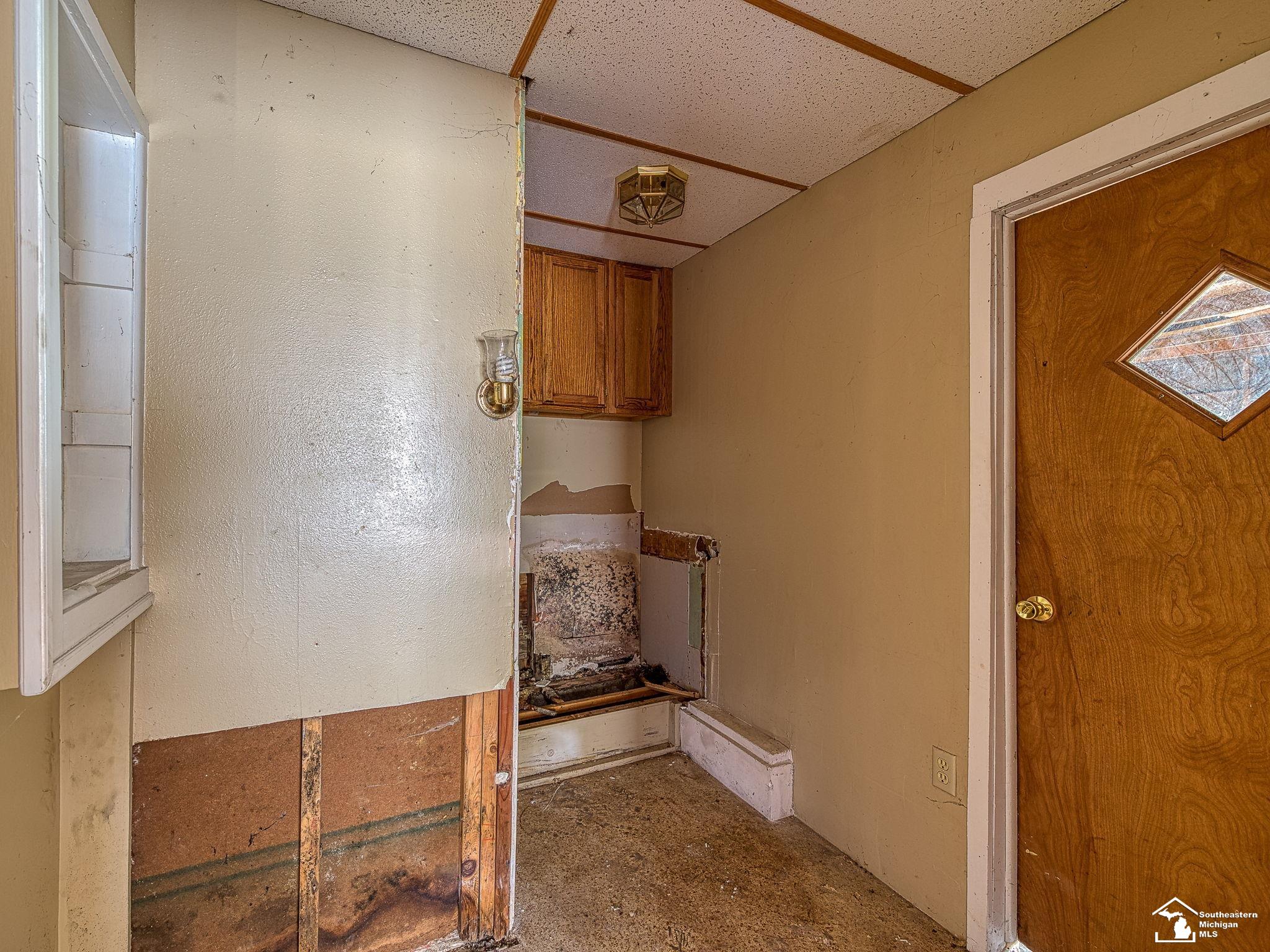 7546 Secor Road Lambertville, MI 48144 - Photo 5 of 33