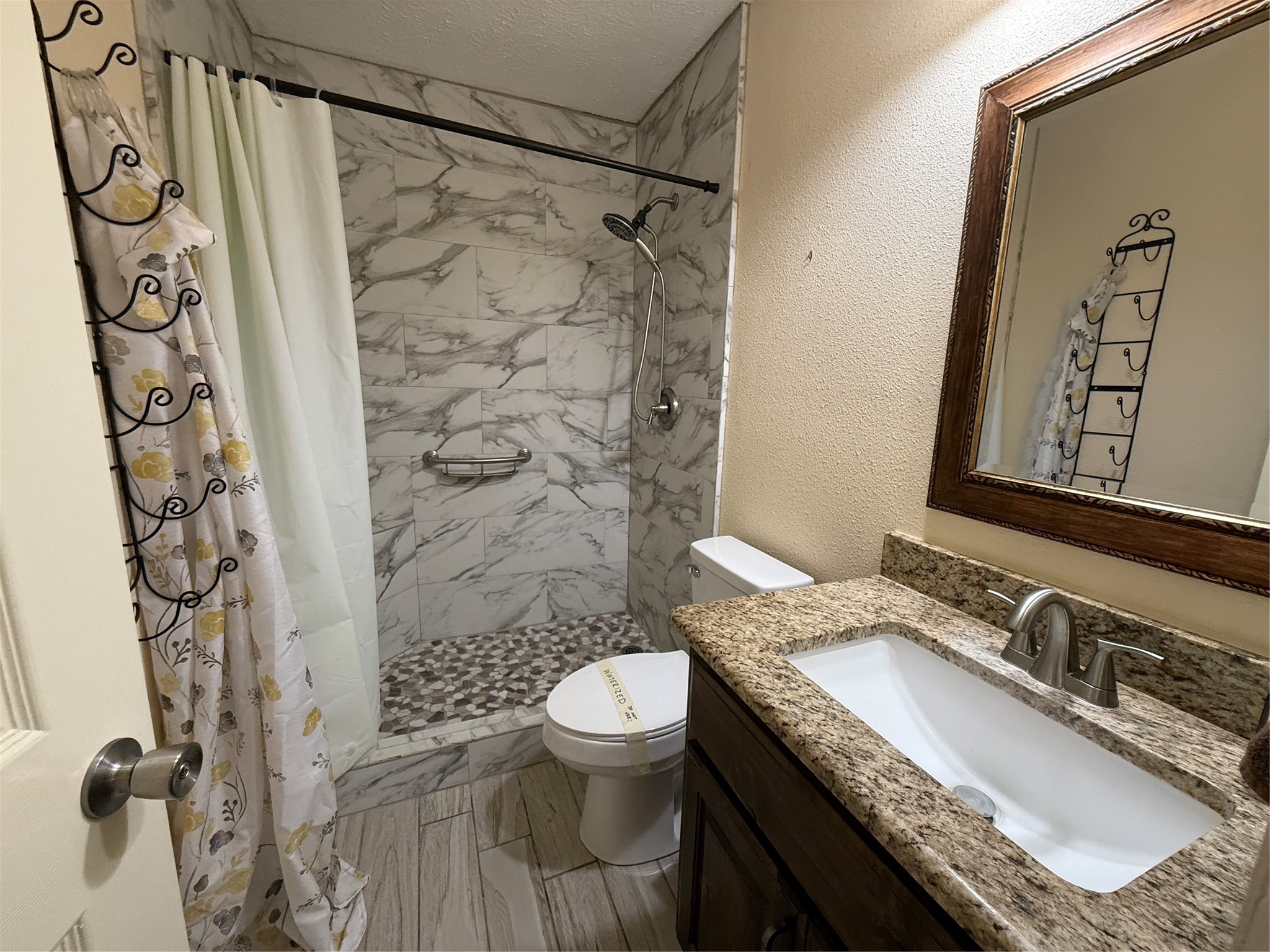 51 Oak Ridge Point Blank, TX 77364 - Photo 18 of 29 Hall bath