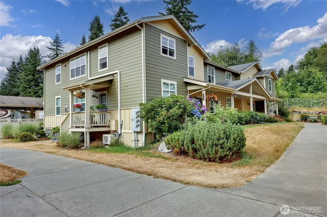 $320,000 | 7701 Beacon Place Northeast, Unit 103, Bremerton, WA 98311