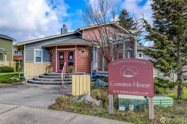 $320,000 | 7701 Beacon Place Northeast, Unit 103, Bremerton, WA 98311