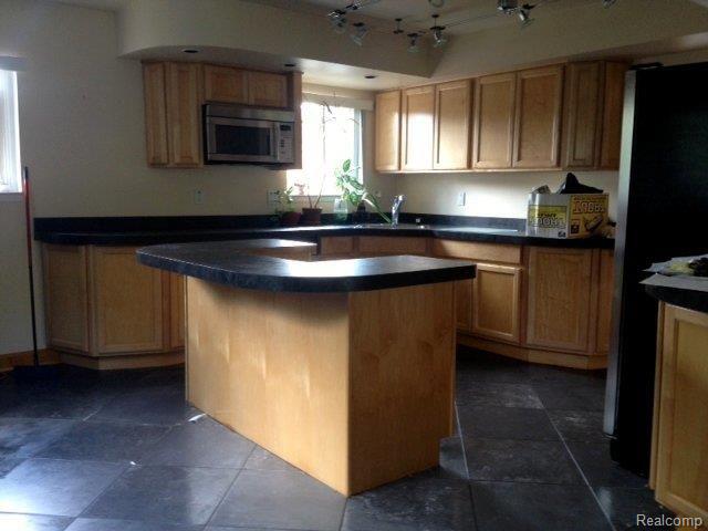 11319 Common Road Warren, MI 48093 - Photo 8 of 19 photo4.JPG