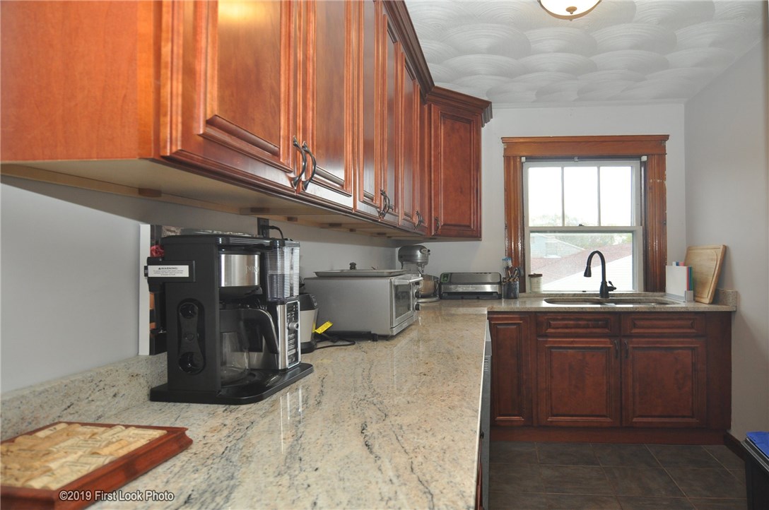 15 Metropolitan Road Providence, RI 02908 - Photo 6 of 25 Gallery Image 6
