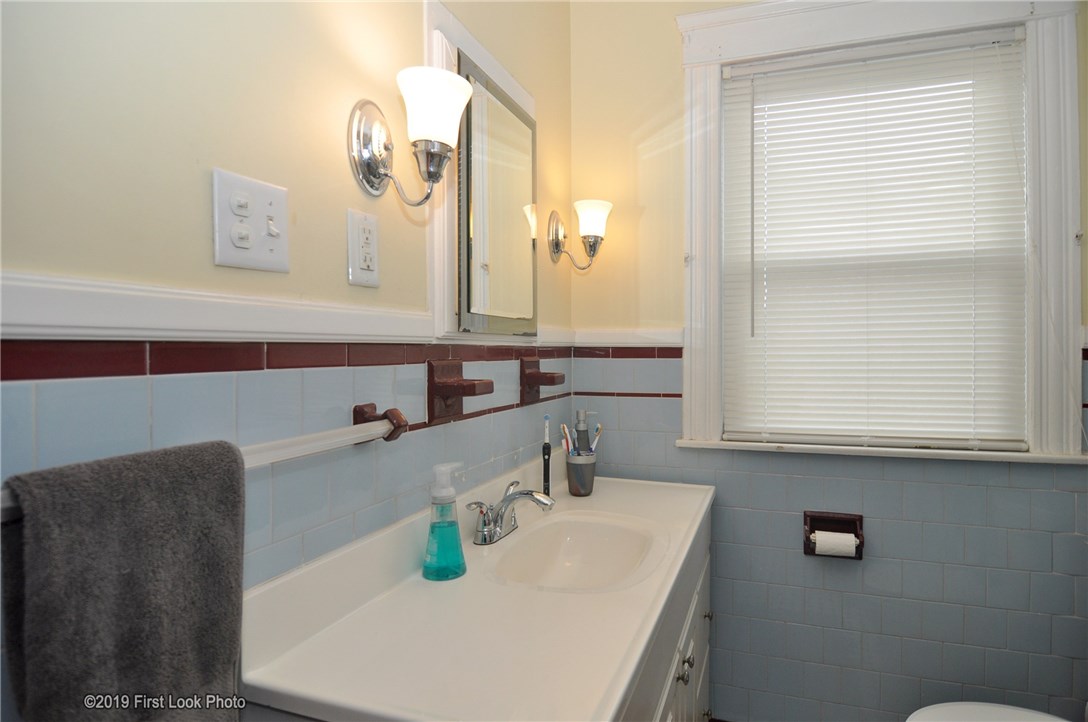 15 Metropolitan Road Providence, RI 02908 - Photo 7 of 25 Gallery Image 7