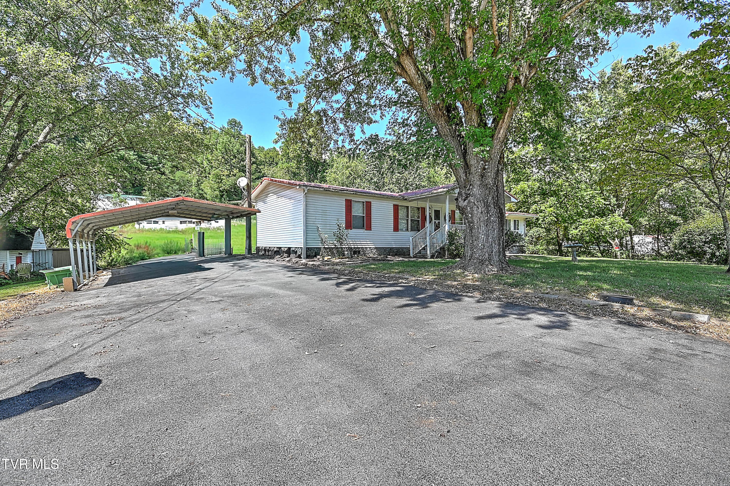 201 Ollie Collins Road Elizabethton, TN 37643 - Photo 3 of 31 Ollie Collins MD