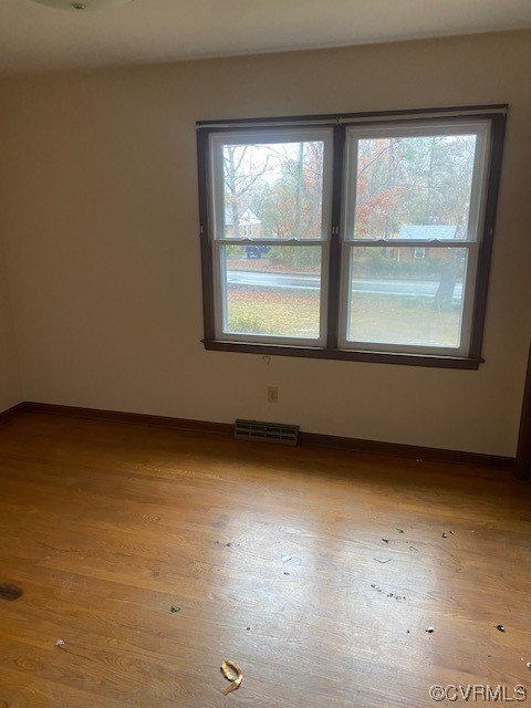 5600 Qualla Road Chesterfield, VA 23832 - Photo 4 of 6 an empty room with a window