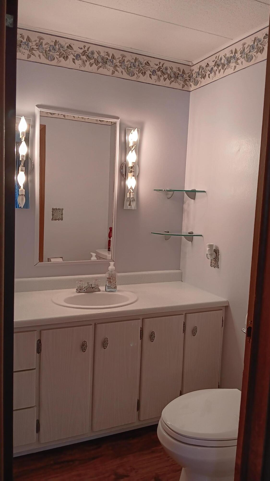 2252 Table Rock Road, Unit SPC 81 Medford, OR 97501 - Photo 14 of 17 Primary Bath