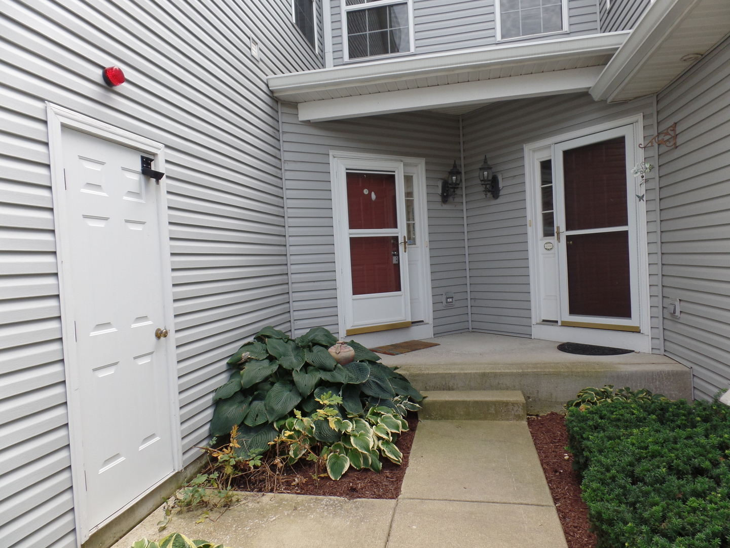 256 Ridge Road North Aurora, IL 60542 - Photo 2 of 18