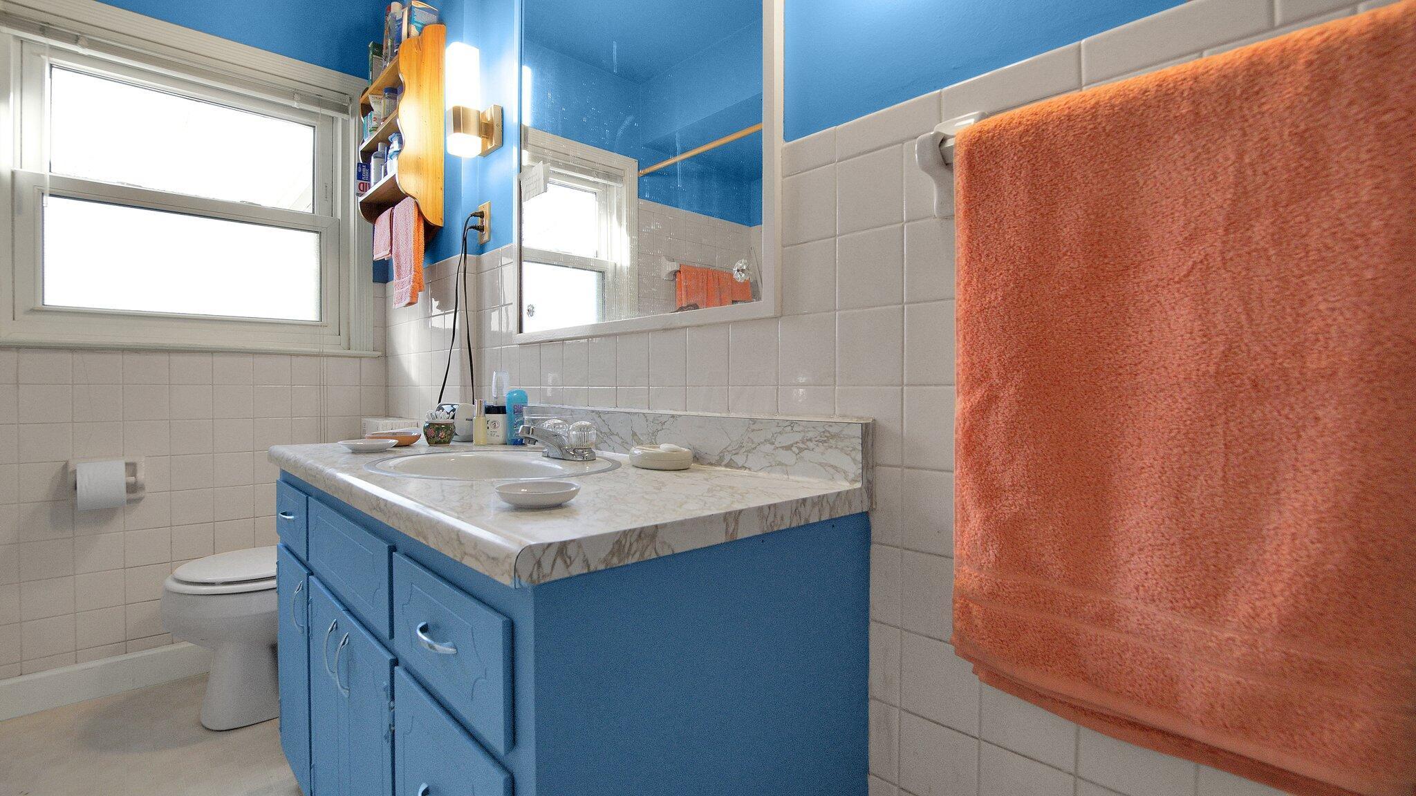 1194 Haddon Road Columbus, OH 43209 - Photo 21 of 33 Second Floor Bathroom