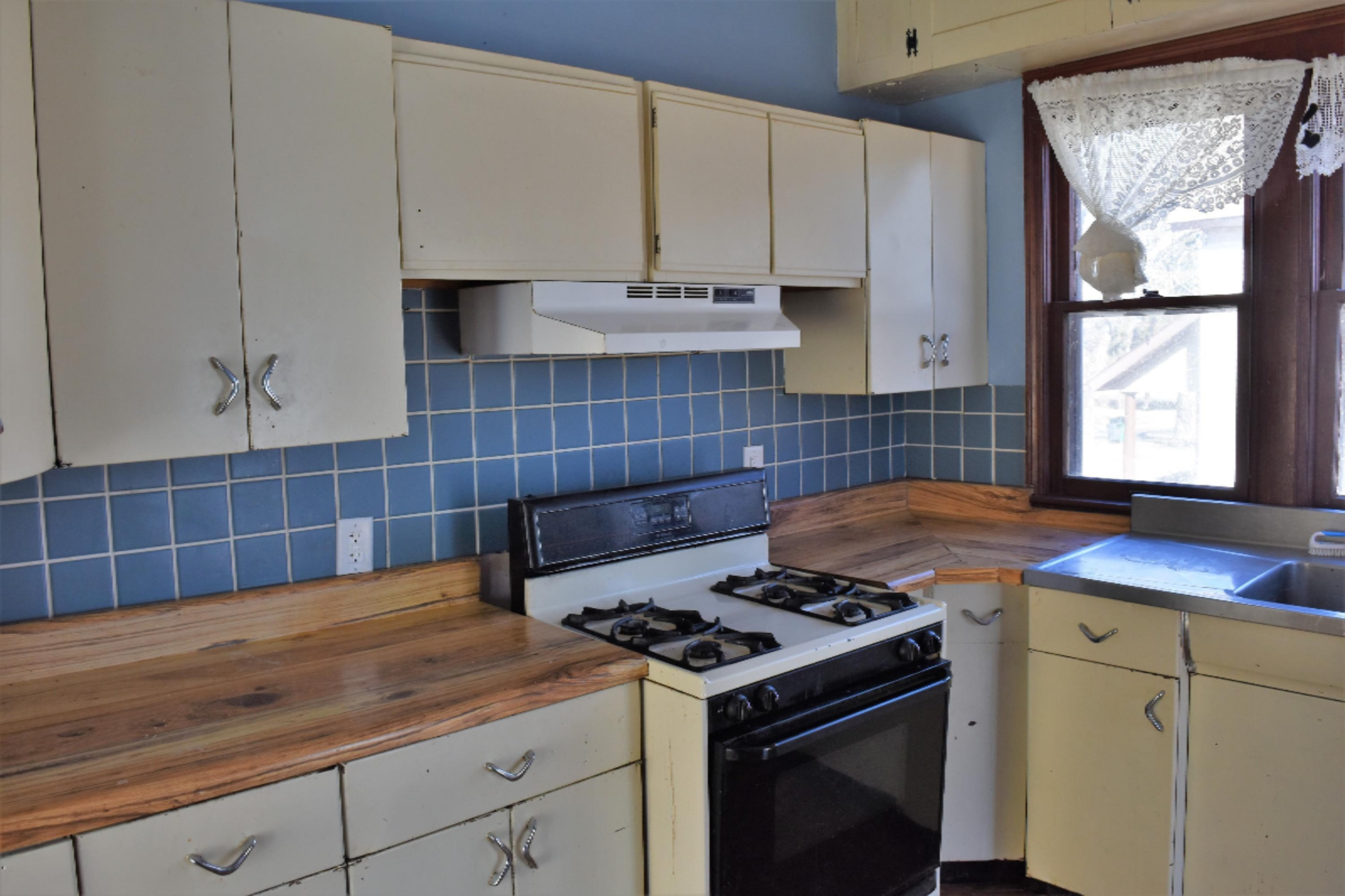 438 North 23rd Street Springfield, MI 49037 - Photo 11 of 34 Kitchen
