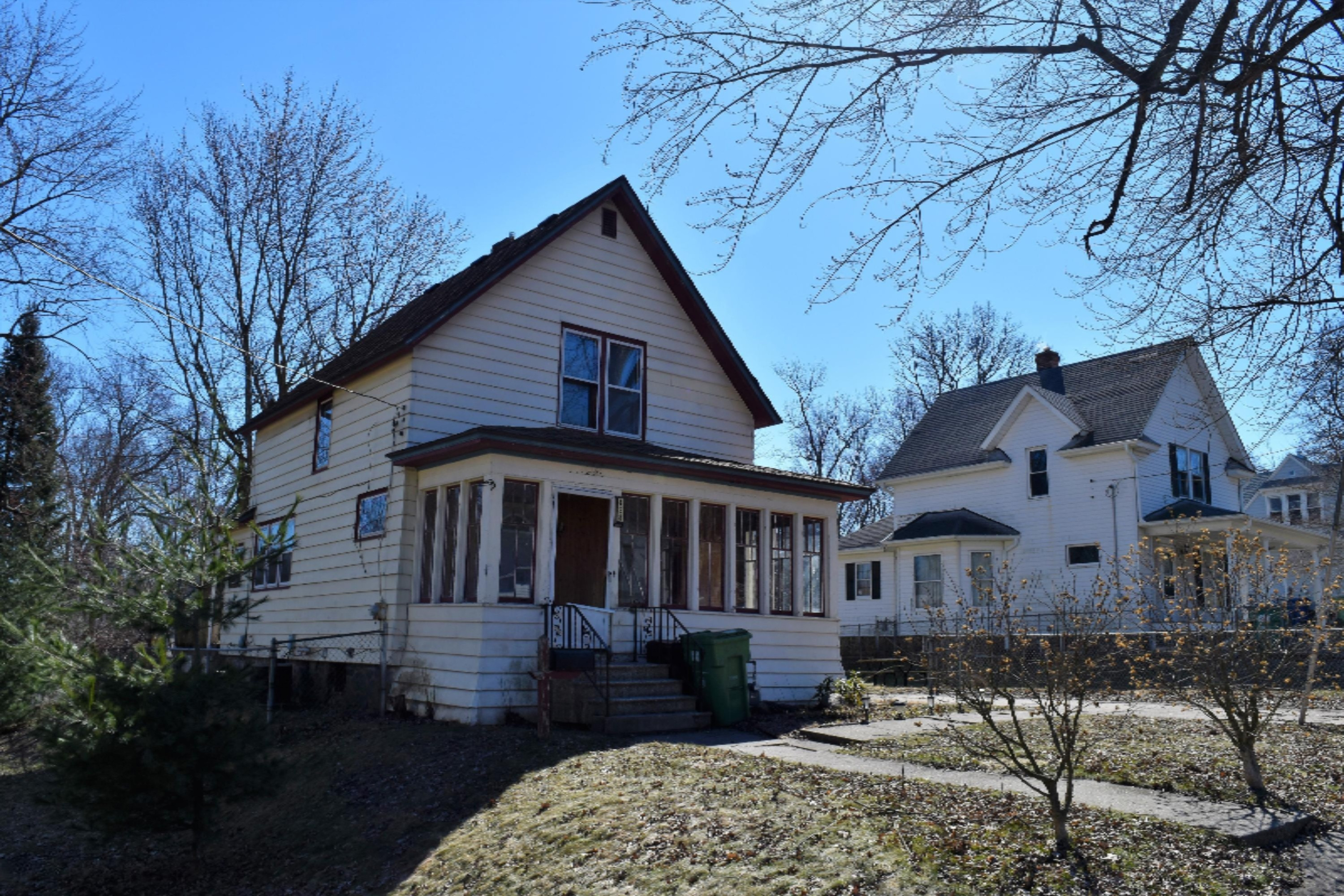 438 North 23rd Street Springfield, MI 49037 - Photo 2 of 34 DSC_0867