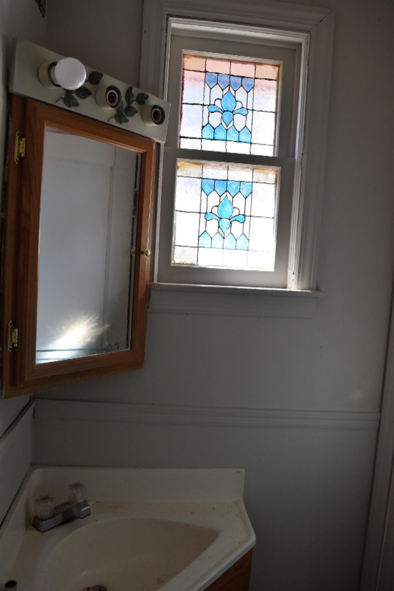438 North 23rd Street Springfield, MI 49037 - Photo 10 of 34 1/2 Bathroom