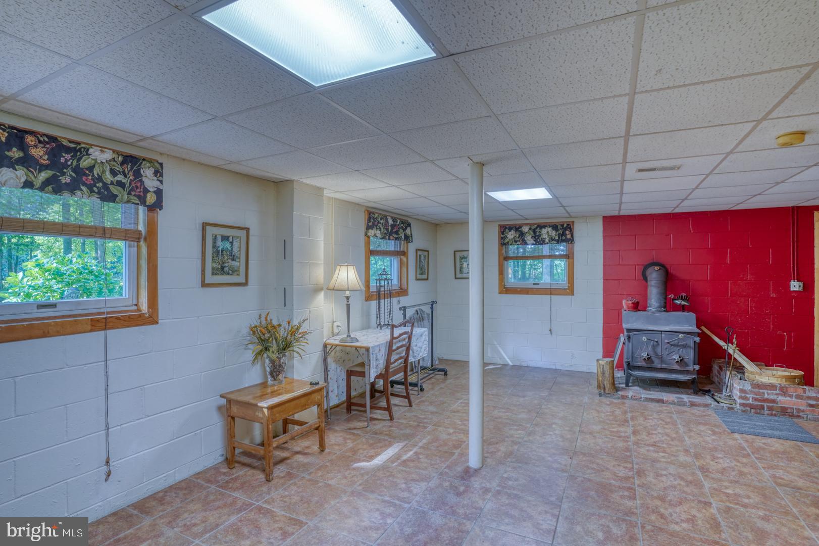 1966 Vandyke Greenspring Road Smyrna, DE 19977 - Photo 31 of 45 a living room with furniture and a window