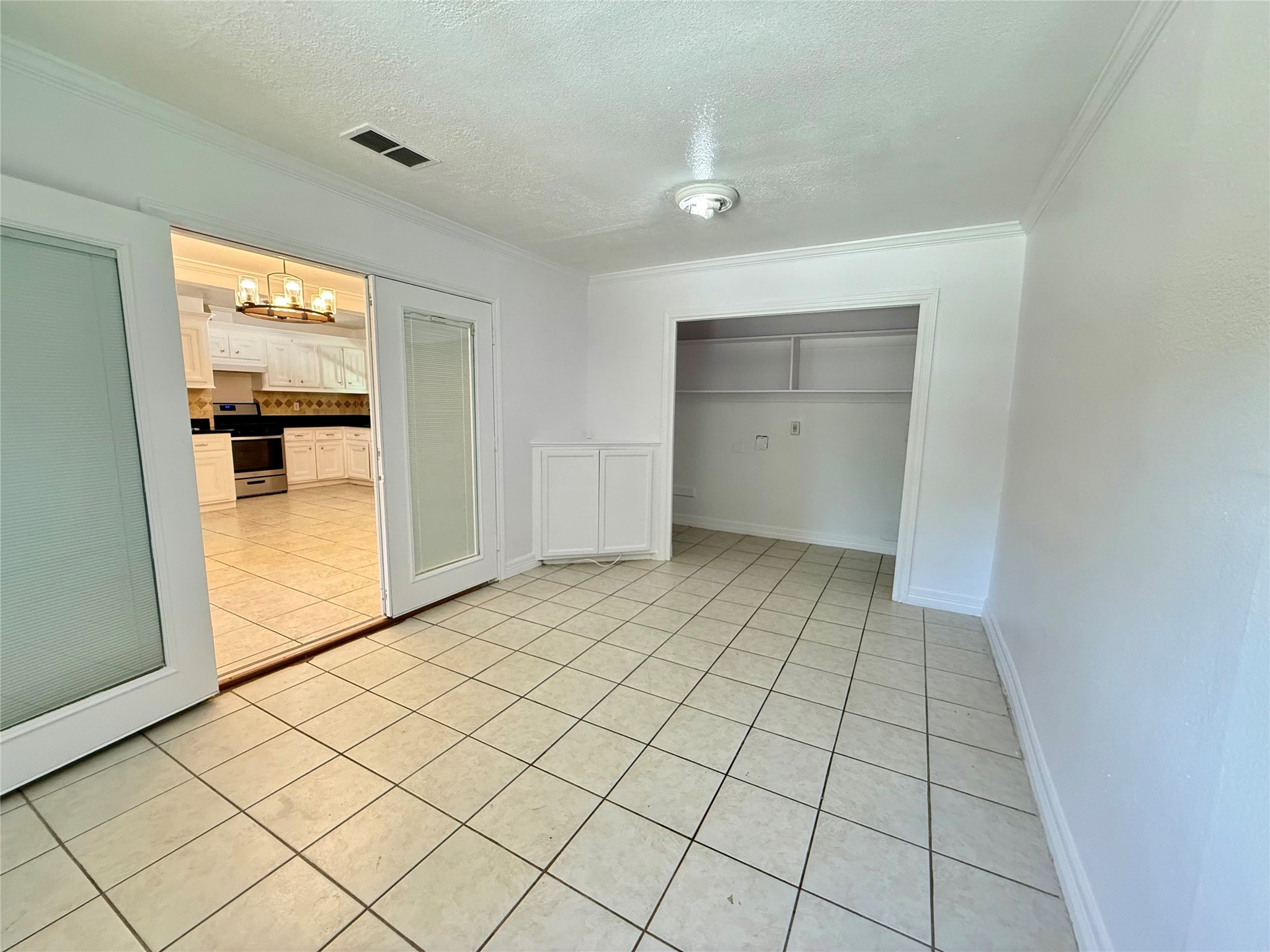 5701 Luna Street Houston, TX 77076 - Photo 28 of 50 an empty room with windows