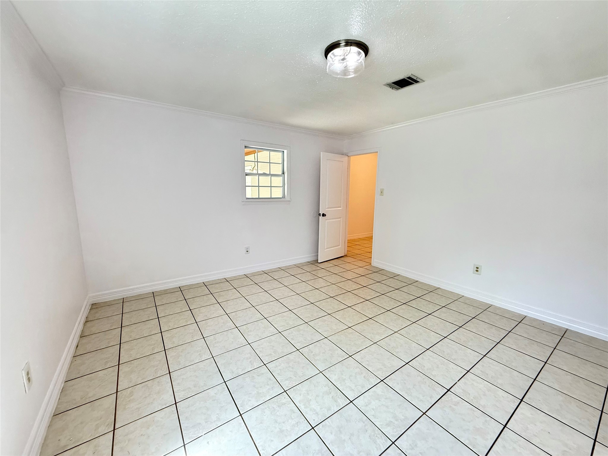 5701 Luna Street Houston, TX 77076 - Photo 33 of 50 an empty room with windows