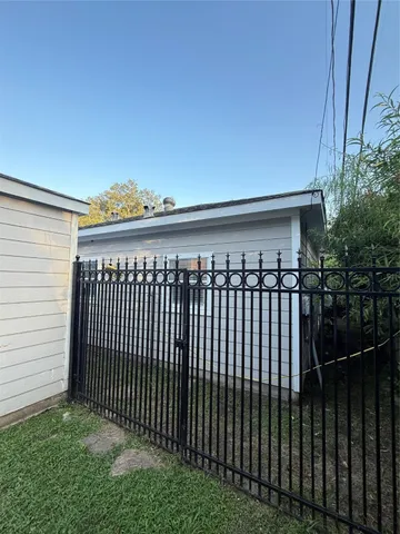 $339,900 | 5701 Luna Street, Houston, TX 77076