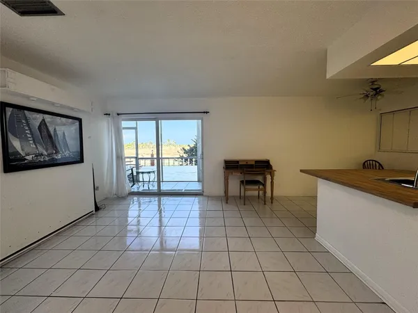 $1,300 | 1701 Buchanan Street, Unit 201, Hollywood, FL 33020