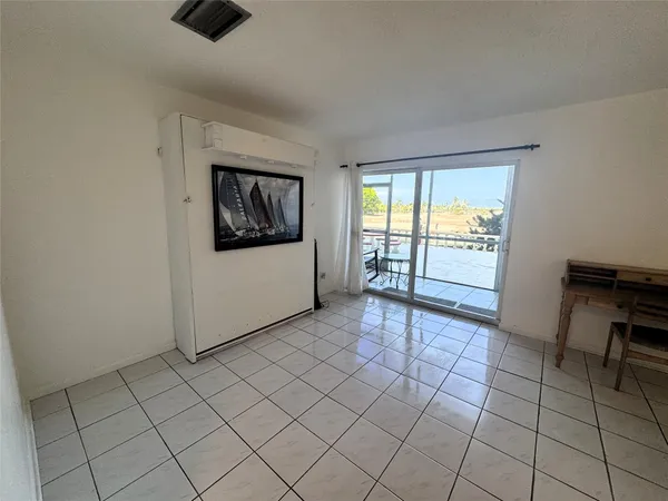 $1,300 | 1701 Buchanan Street, Unit 203, Hollywood, FL 33020