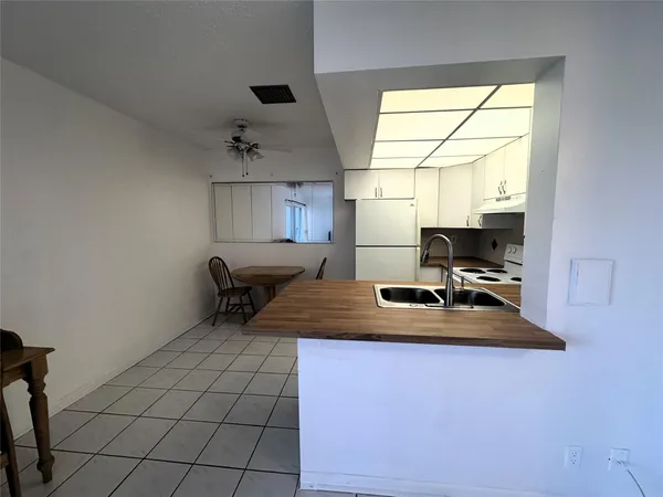 $1,300 | 1701 Buchanan Street, Unit 203, Hollywood, FL 33020