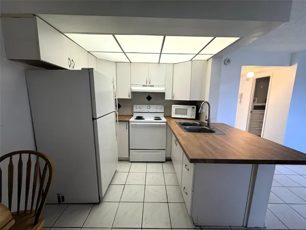 $1,300 | 1701 Buchanan Street, Unit 203, Hollywood, FL 33020