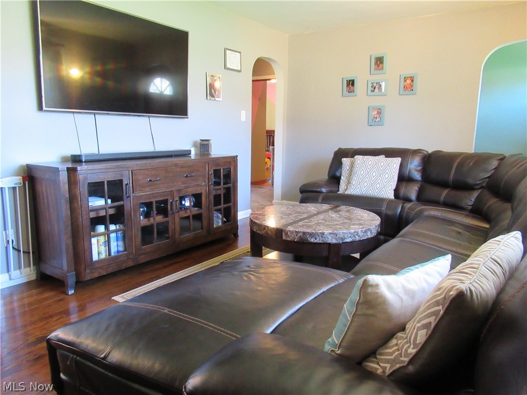 342 Seville Road Wadsworth, OH 44281 - Photo 3 of 35 Gallery Image 3