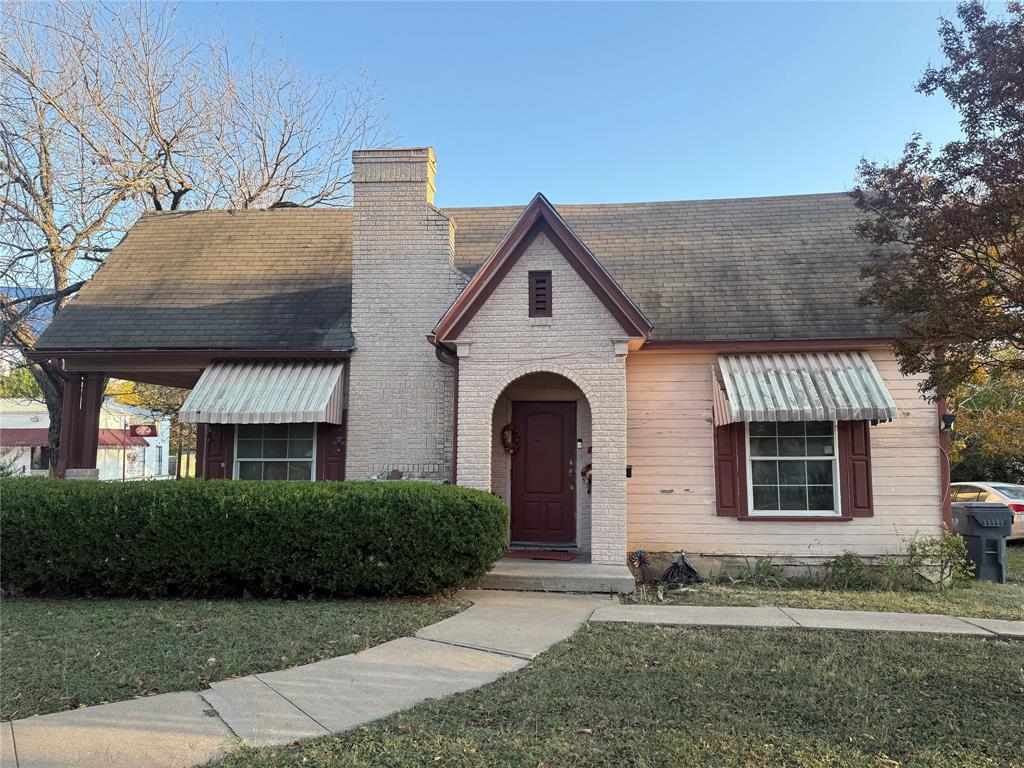 2600 Colonial Avenue Waco, TX 76707 - Photo 1 of 2 a front view of a house with garden