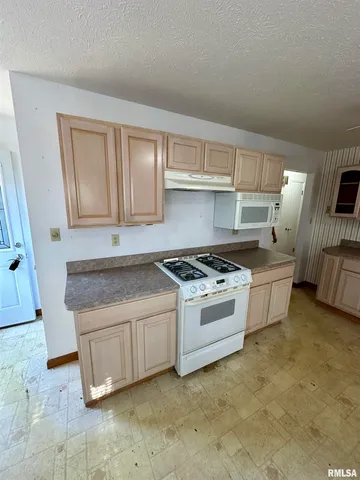 $80,000 | 855 West Superior Avenue, Jacksonville, IL 62650