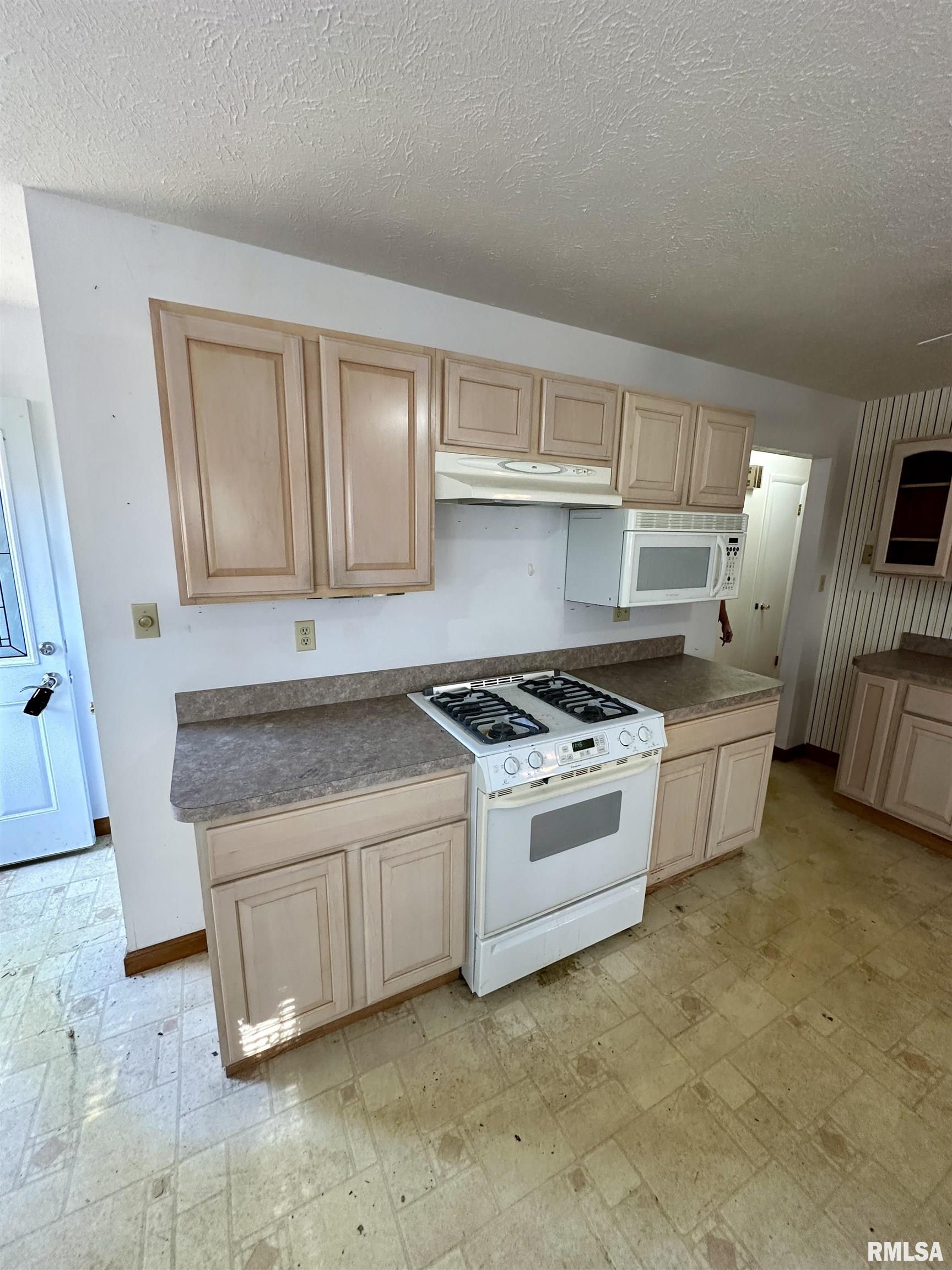 855 West Superior Avenue Jacksonville, IL 62650 - Photo 12 of 37