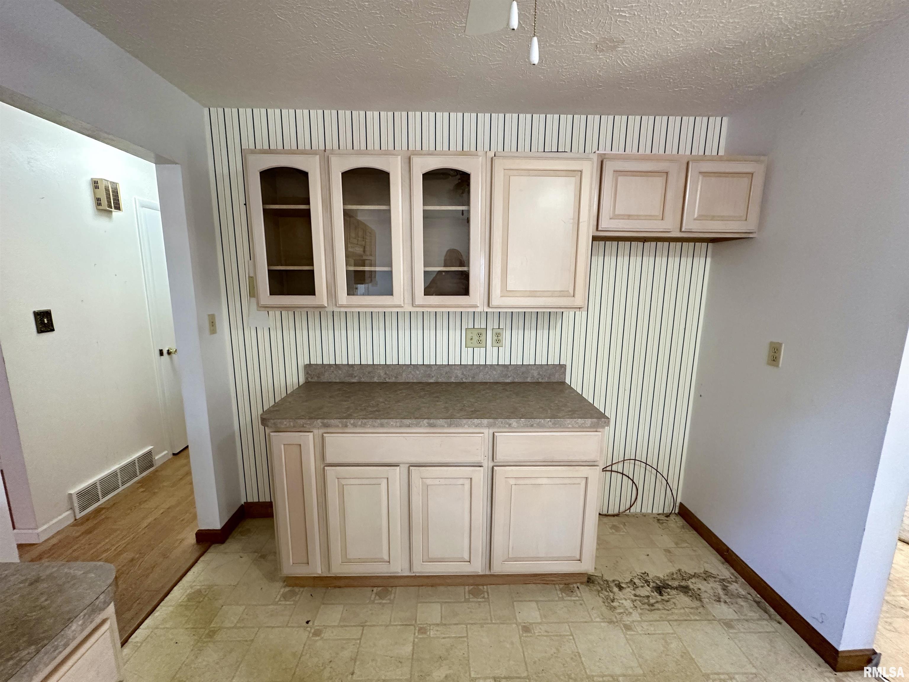 855 West Superior Avenue Jacksonville, IL 62650 - Photo 13 of 37