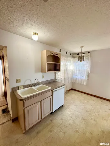 $80,000 | 855 West Superior Avenue, Jacksonville, IL 62650