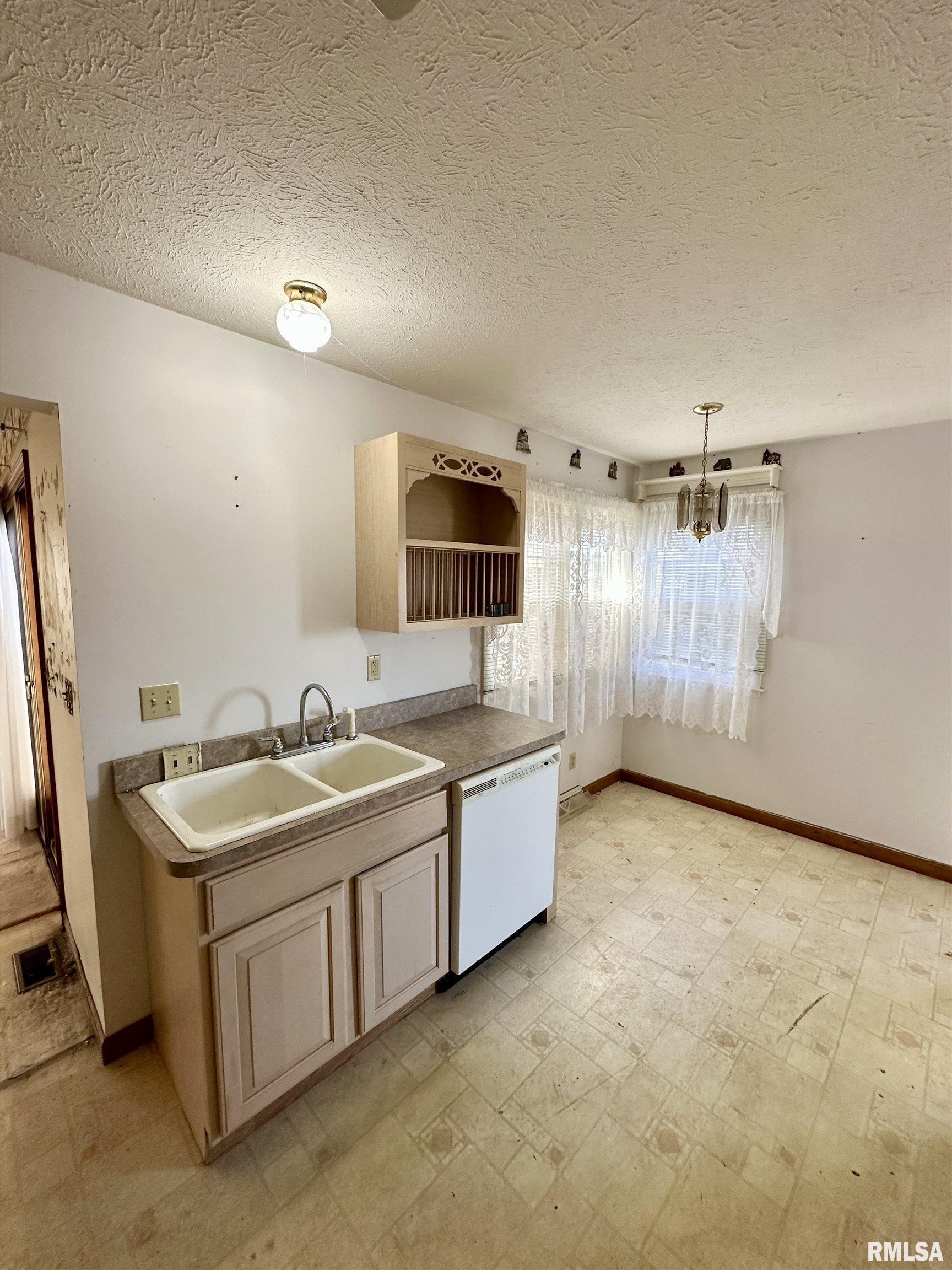 855 West Superior Avenue Jacksonville, IL 62650 - Photo 14 of 37