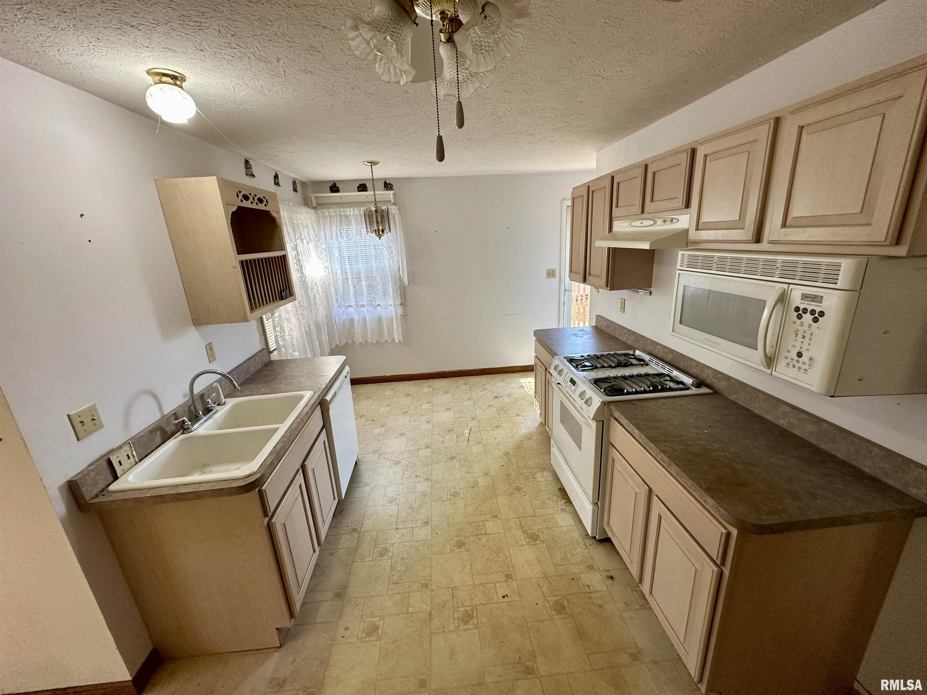 855 West Superior Avenue Jacksonville, IL 62650 - Photo 15 of 37