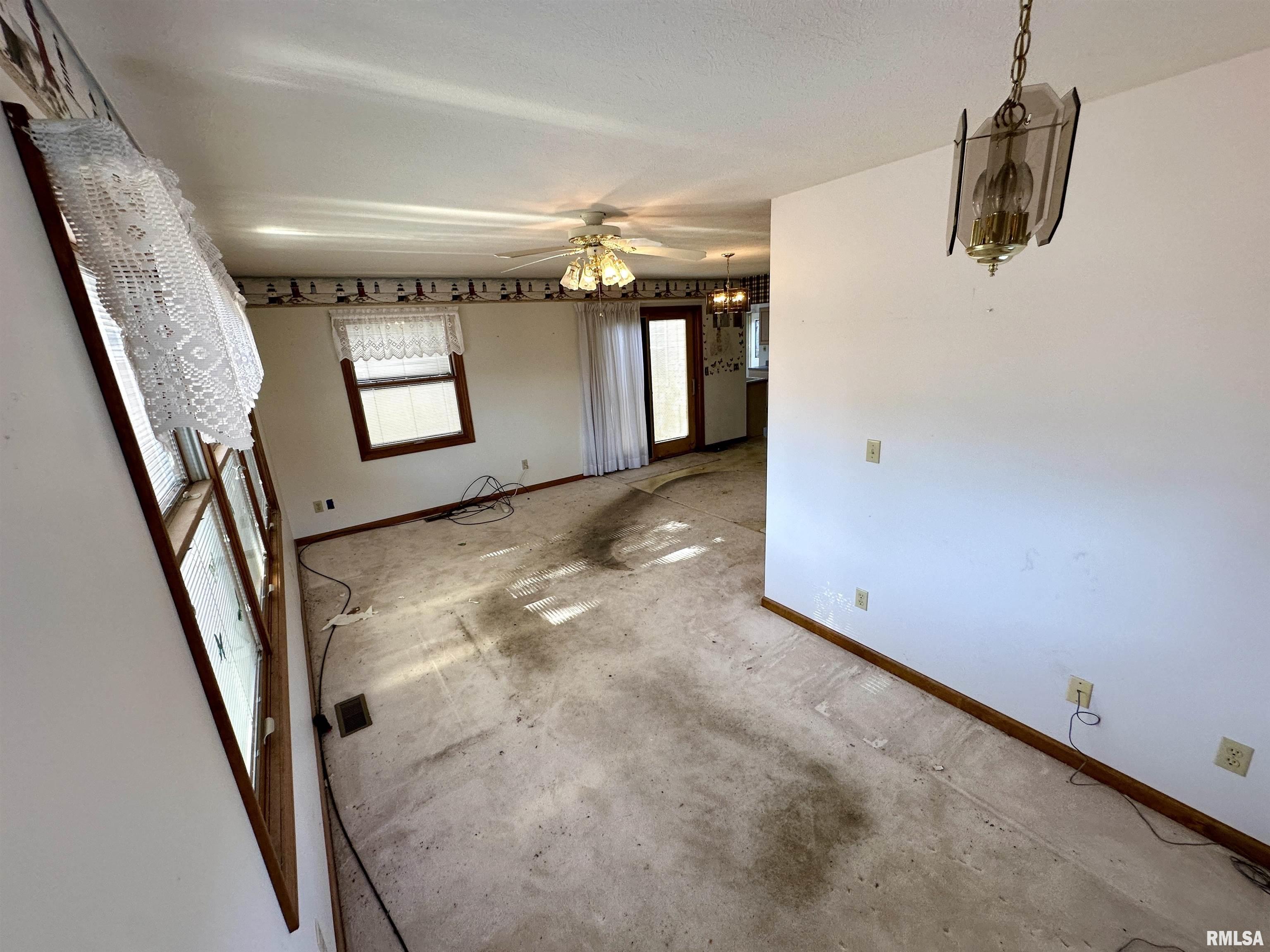 855 West Superior Avenue Jacksonville, IL 62650 - Photo 21 of 37